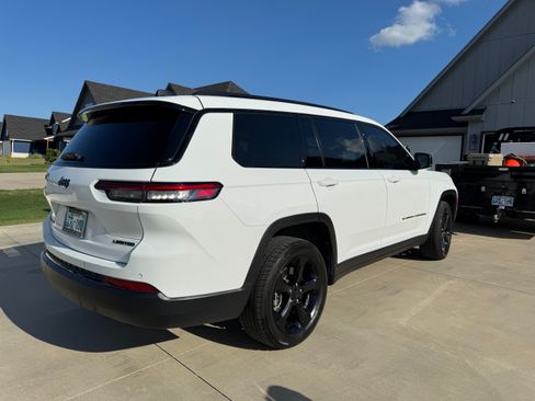 Used 2023 Jeep Grand Cherokee L Limited w/ Black Appearance Package image 4