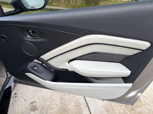 Used 2022 Aston Martin V8 Vantage Coupe image 16