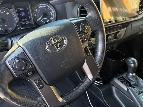 Used 2019 Toyota Tacoma TRD Off-Road AWD/4WD image 13