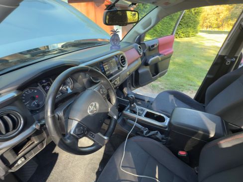 Used 2016 Toyota Tacoma SR5 image 8