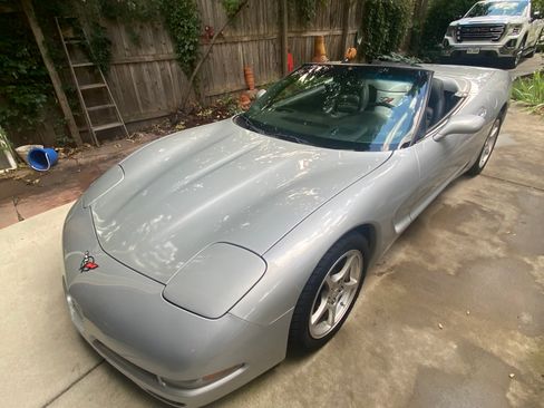 Used 2000 Chevrolet Corvette Convertible w/ Memory Pkg image 1