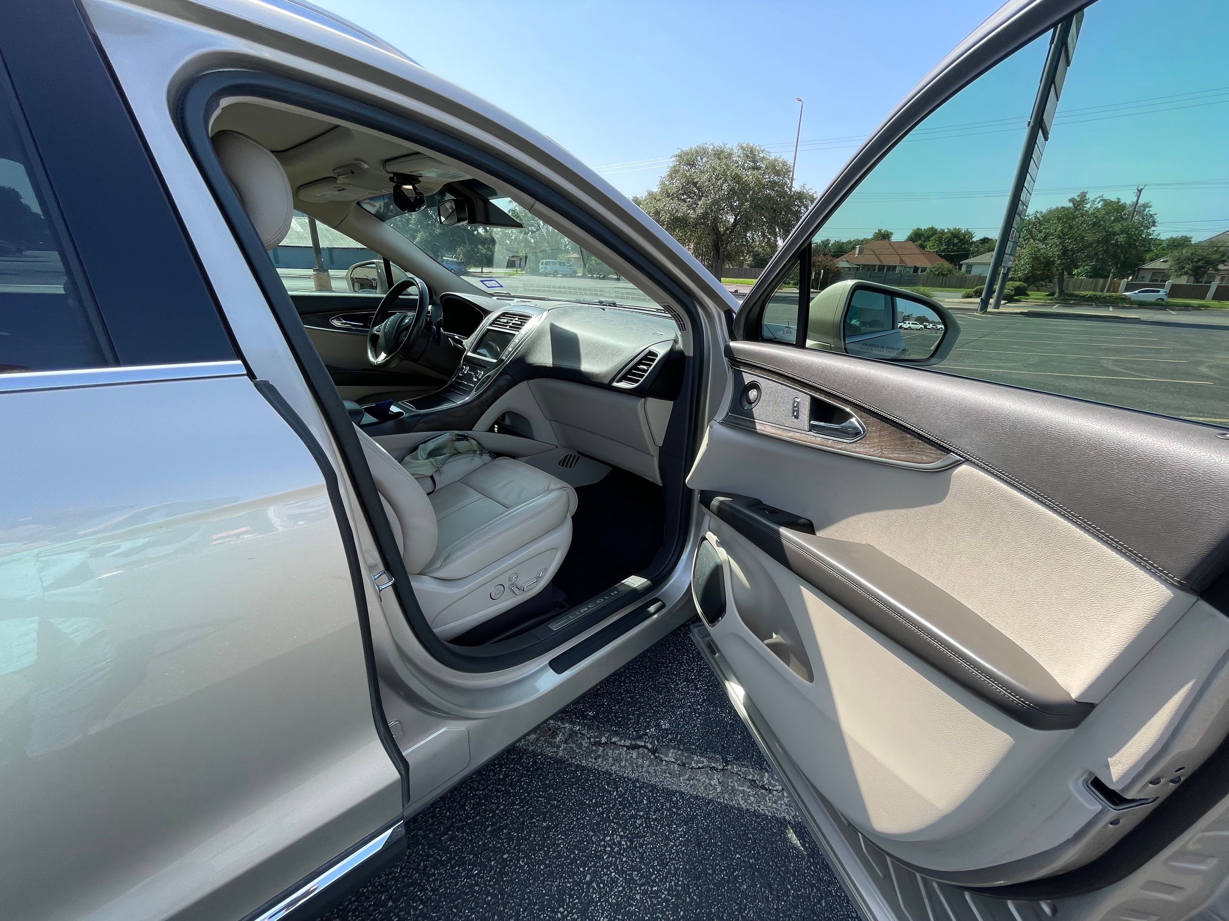 Used 2017 Lincoln MKX Reserve FWD image 16