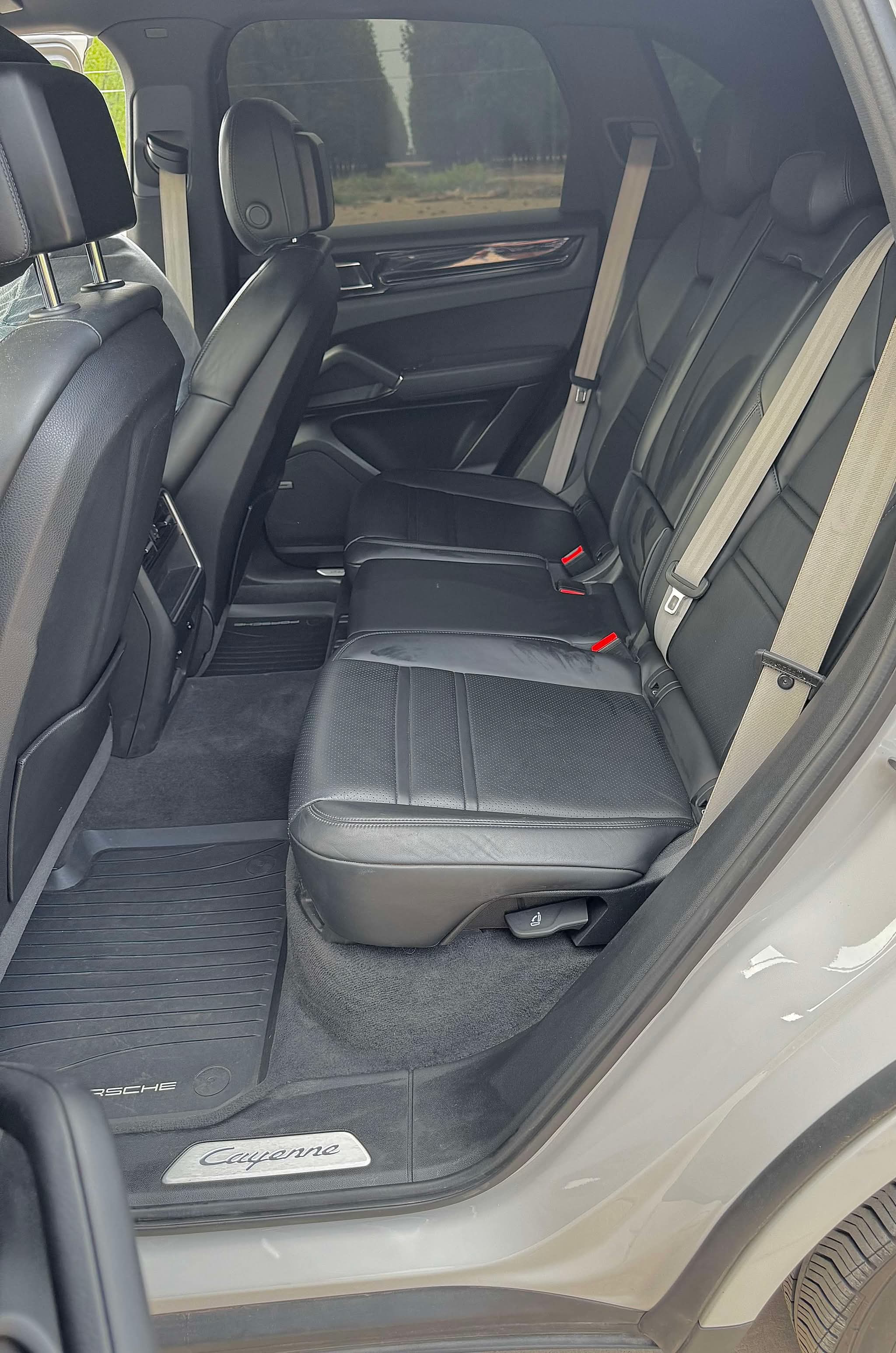 Used 2022 Porsche Cayenne S Platinum AWD/4WD image 8