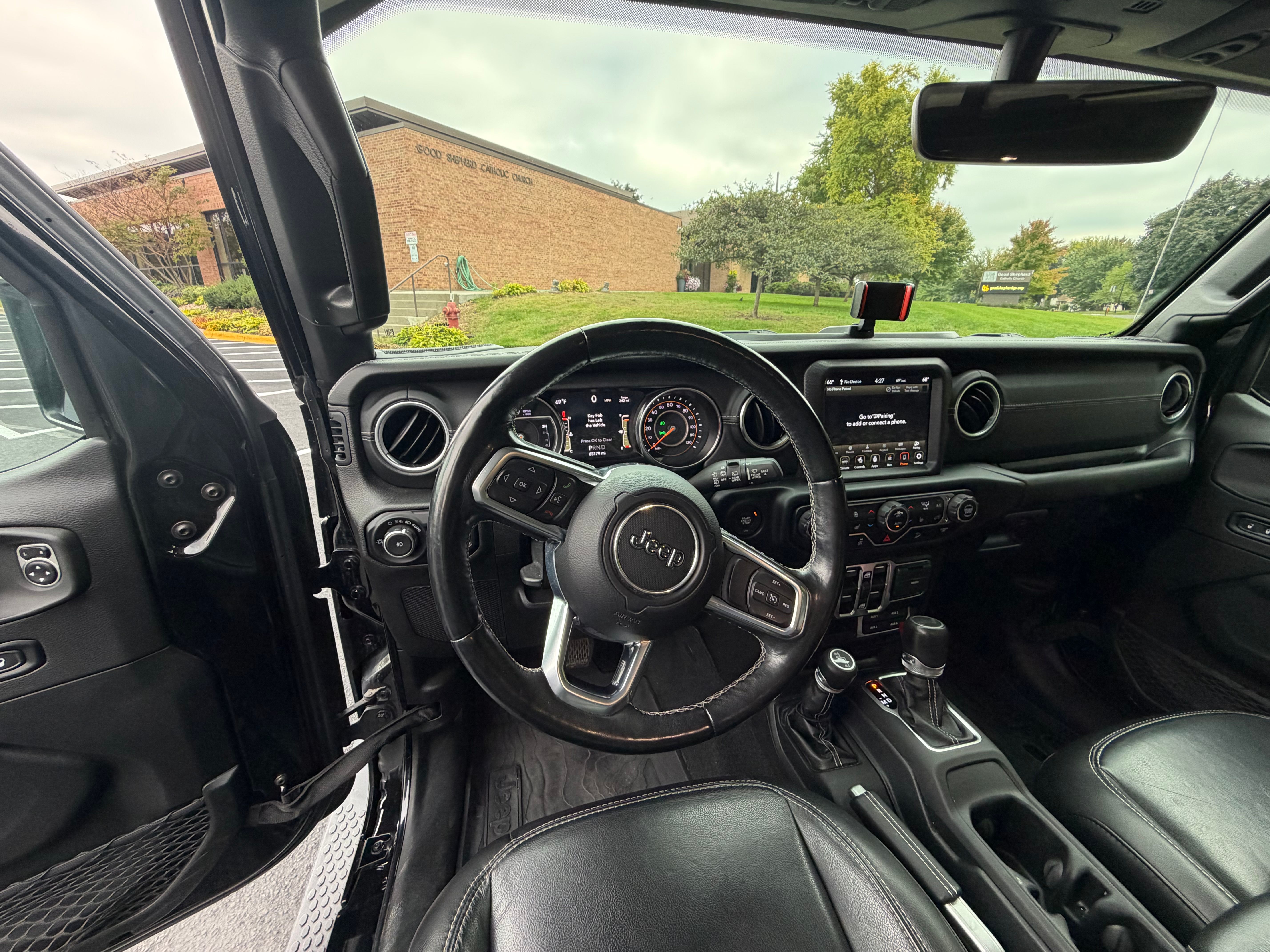 Used 2020 Jeep Wrangler Unlimited Sahara AWD/4WD image 8