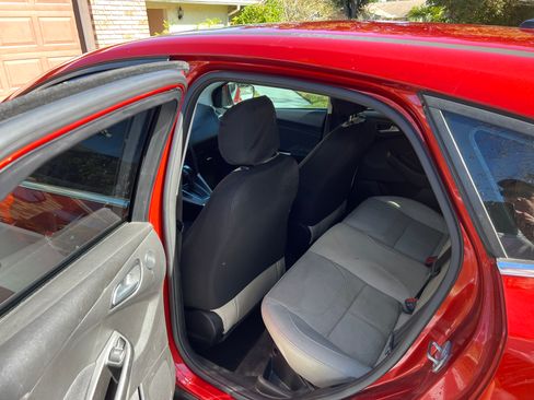 Used 2018 Ford Focus Titanium image 9