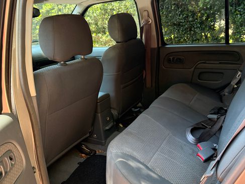Used 2004 Nissan Xterra XE AWD/4WD image 5