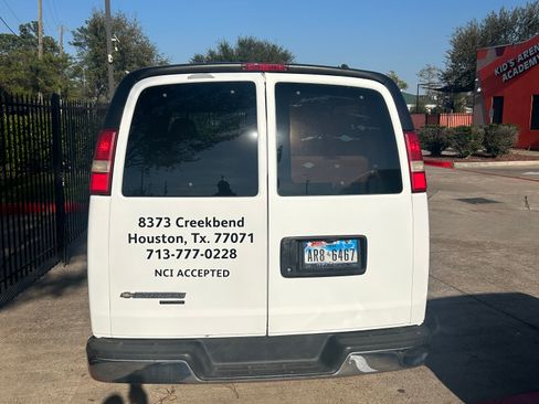 Used 2009 Chevrolet Express 3500 Extended Passenger w/ LT Preferred Equipment Group image 13