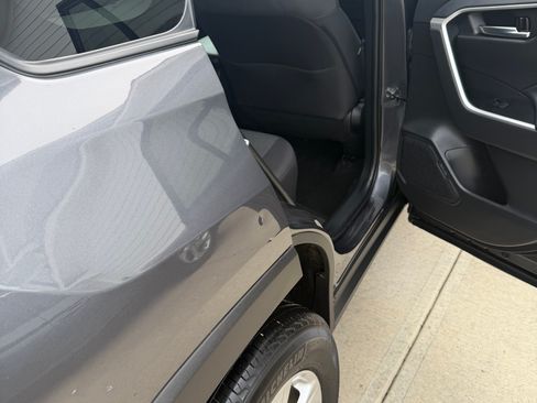 Used 2021 Toyota RAV4 XLE image 10