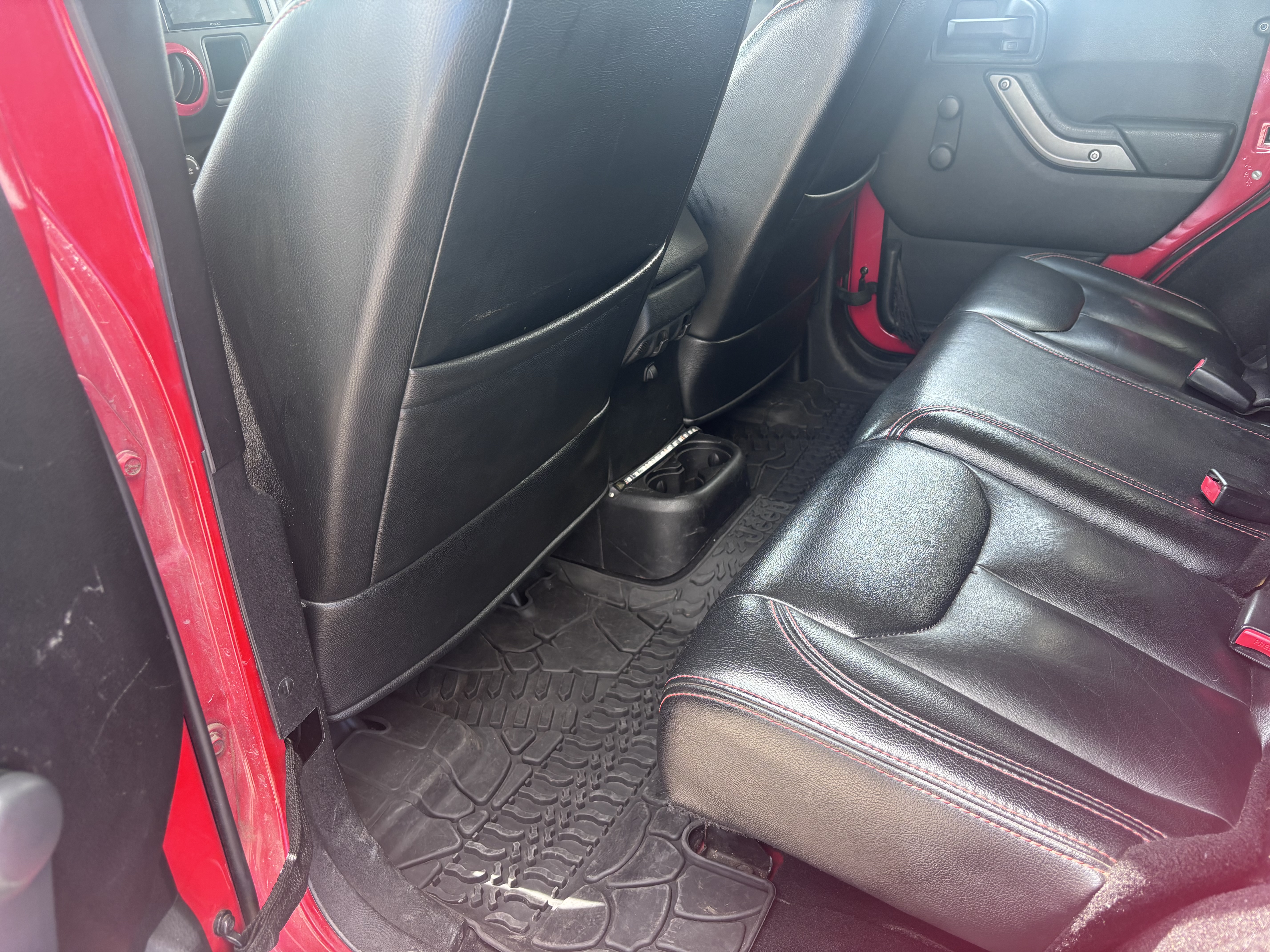 Used 2013 Jeep Wrangler Unlimited Sport w/ Connectivity Group AWD/4WD image 11