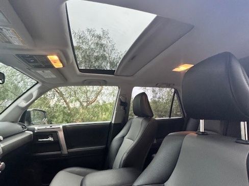 Used 2018 Toyota 4Runner SR5 Premium image 8