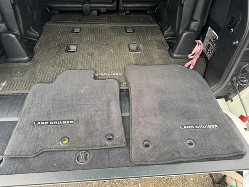 Used 2017 Toyota Land Cruiser image 19