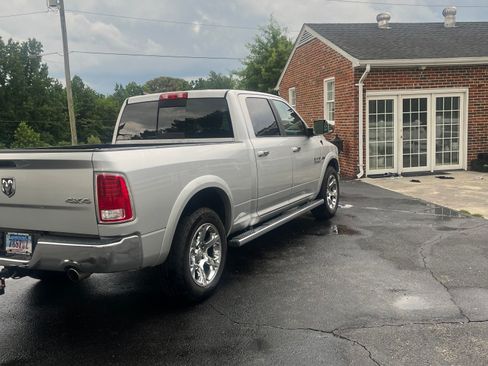 Used 2017 RAM 1500 Laramie AWD/4WD image 9