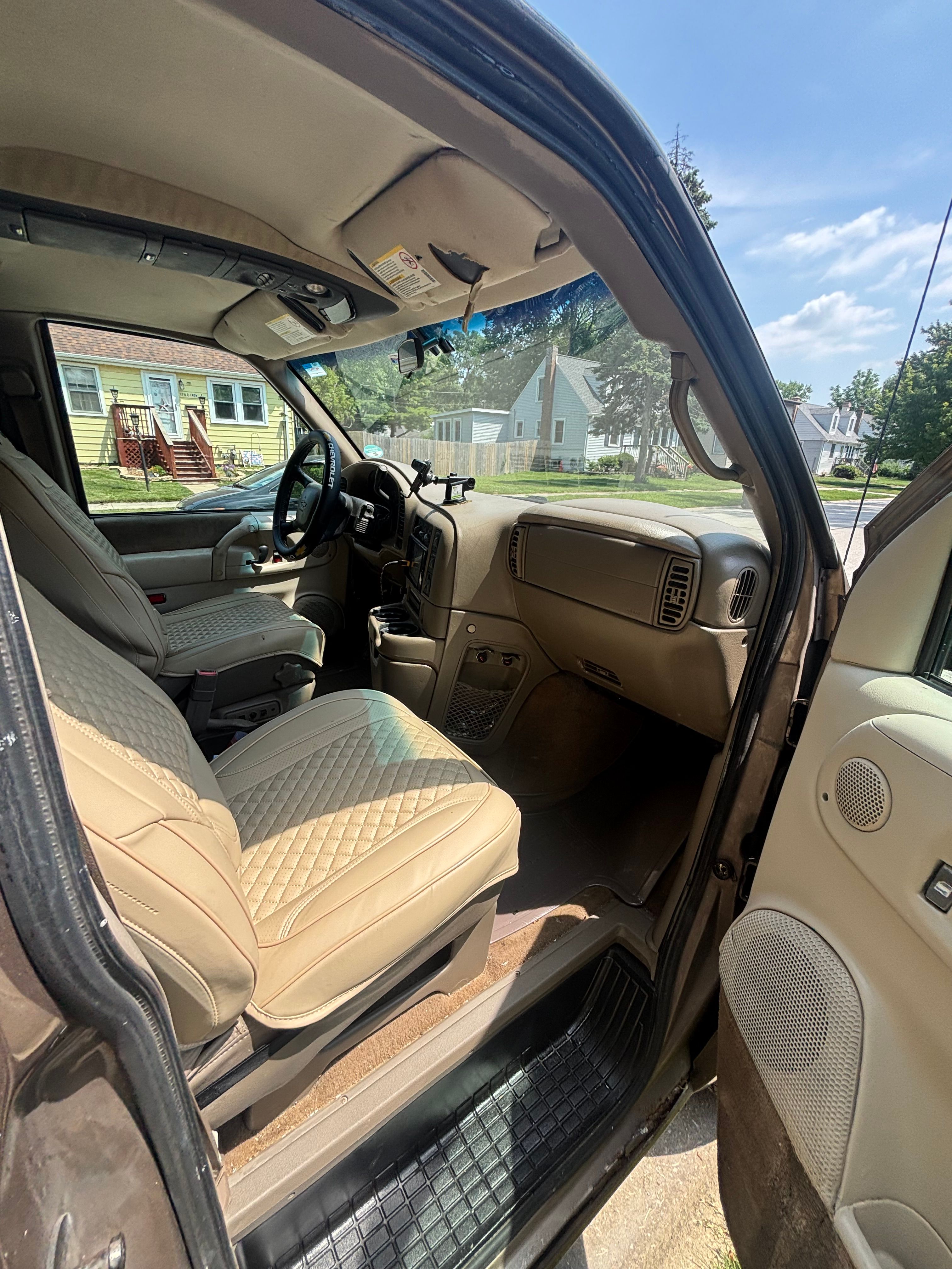 Used 2003 Chevrolet Astro Passenger AWD w/ LT Preferred Equipment Group image 6