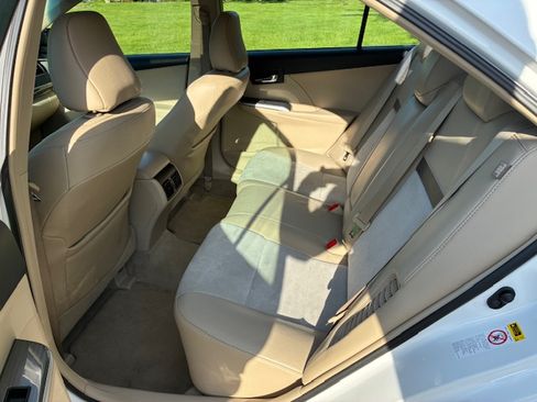Used 2012 Toyota Camry XLE w/ Leather Pkg FWD image 12