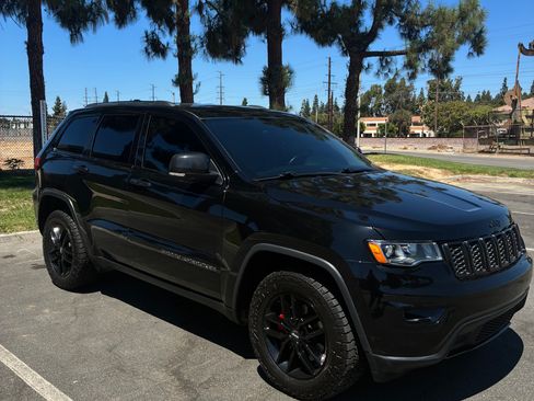 Used 2017 Jeep Grand Cherokee Limited AWD/4WD image 2