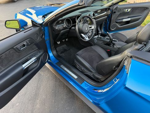 Used 2019 Ford Mustang GT Premium w/ Carbon Sport Interior Package RWD image 21