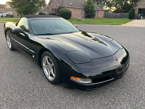 Used 2001 Chevrolet Corvette Convertible w/ Preferred Equipment Group2 RWD image 1