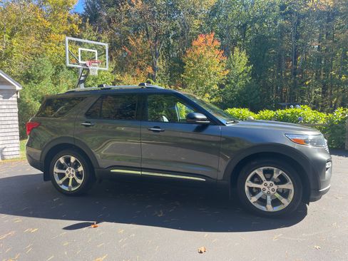 Used 2020 Ford Explorer Platinum w/ Premium Technology Package image 6