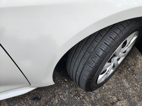 Used 2020 Toyota Corolla LE image 16