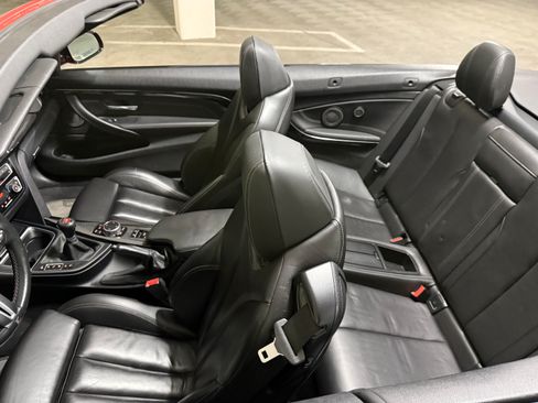 Used 2016 BMW M4 Convertible image 7