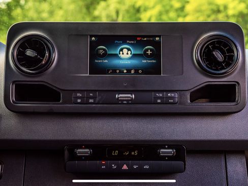 Used 2021 Mercedes-Benz Sprinter 2500 image 6