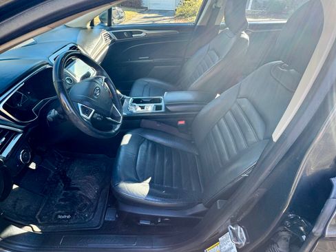 Used 2017 Ford Fusion SE w/ Fusion SE Technology Package image 10