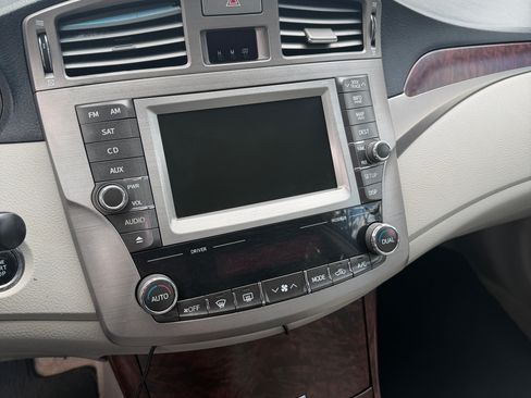 Used 2011 Toyota Avalon Limited image 9