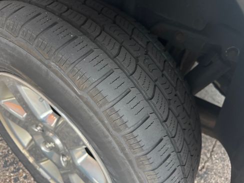 Used 2007 Jeep Commander Sport image 7