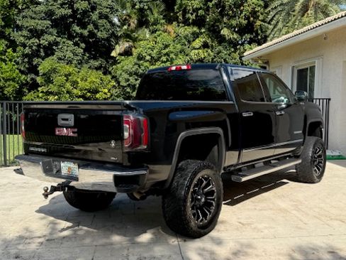 Used 2017 GMC Sierra 1500 SLT w/ SLT Premium Package image 2