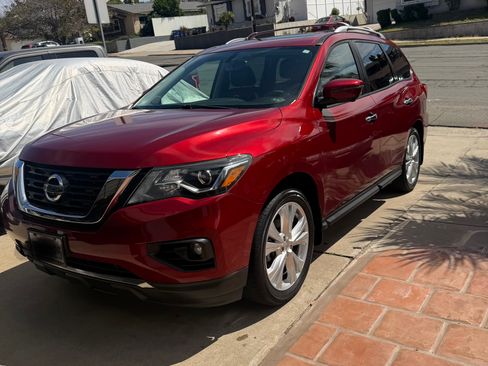Used 2018 Nissan Pathfinder SL w/ SL Premium Package image 1
