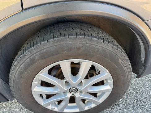 Used 2018 Nissan Rogue SV image 22