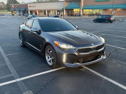Used 2018 Kia Stinger GT1 image 1