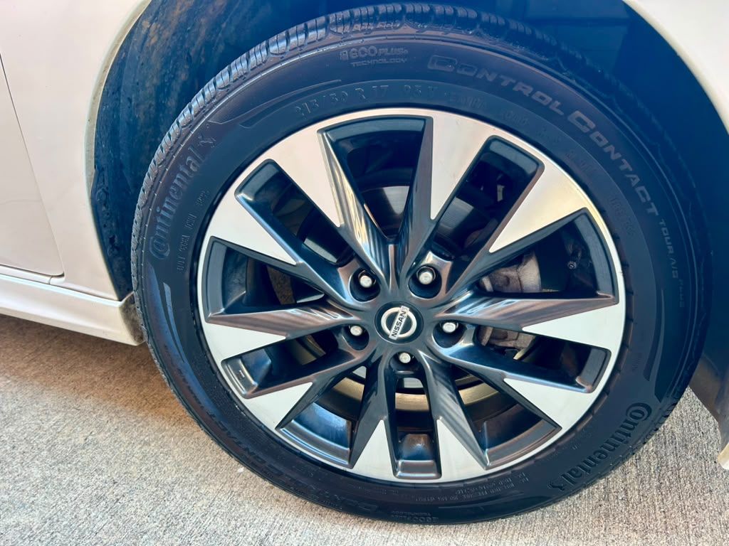 Used 2019 Nissan Sentra SR FWD image 21