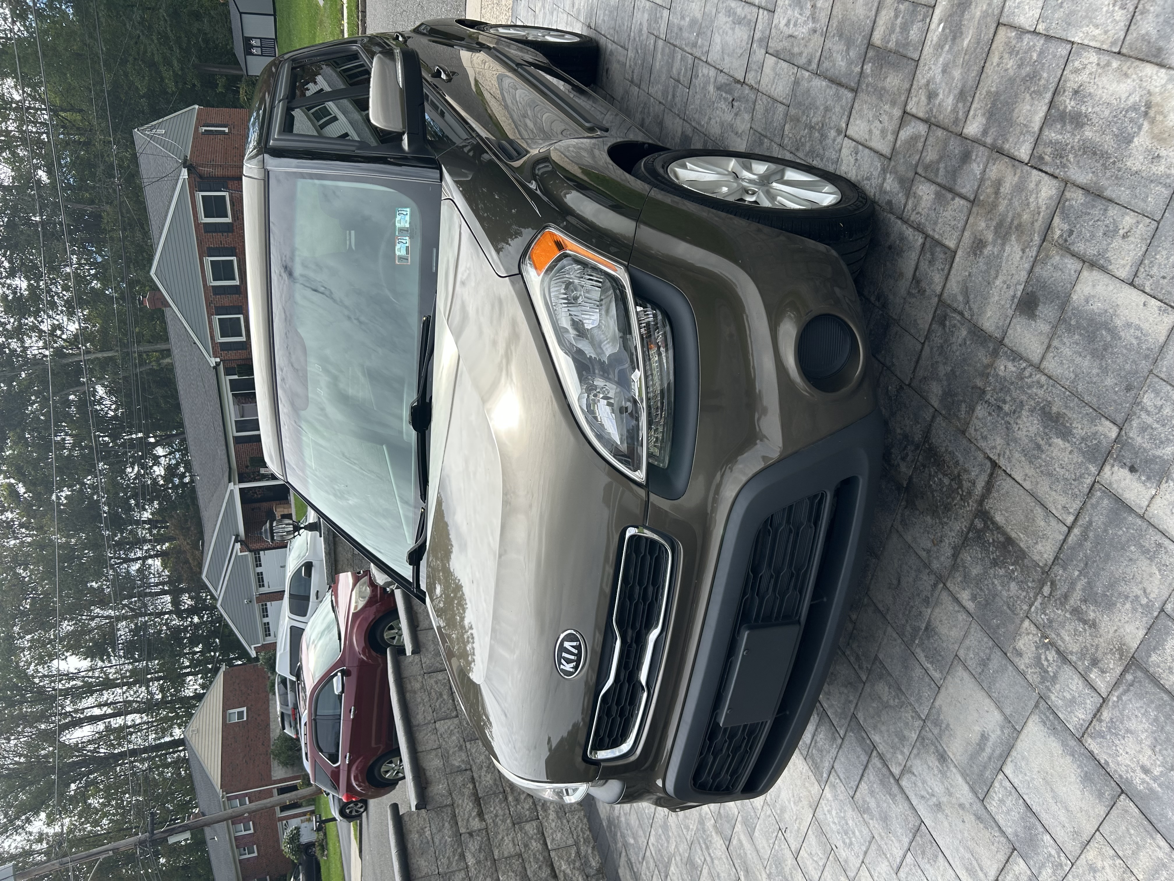 Used 2012 Kia Soul + w/ Audio Pkg FWD image 1
