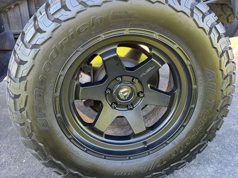 Used 2018 Chevrolet Silverado 1500 LT w/ All Star Edition image 4