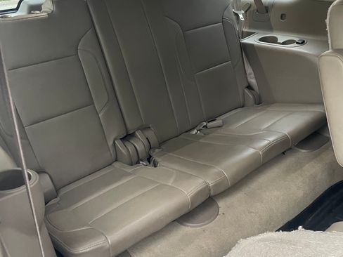 Used 2015 Chevrolet Suburban LTZ image 17