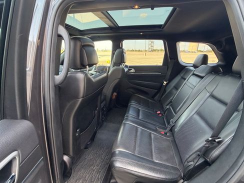 Used 2018 Jeep Grand Cherokee Limited w/ Luxury Group II AWD/4WD image 16