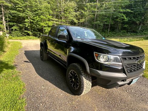 Used 2019 Chevrolet Colorado ZR2 w/ ZR2 Midnight Special Edition AWD/4WD image 11