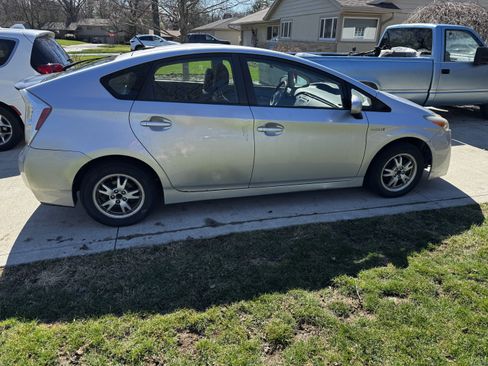 Used 2011 Toyota Prius Three image 1