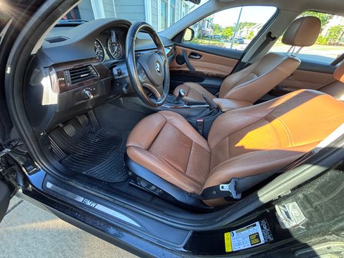 Used 2011 BMW 335i xDrive Sedan AWD/4WD image 5