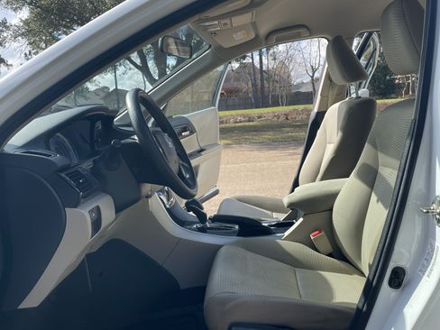 Used 2016 Honda Accord LX image 12