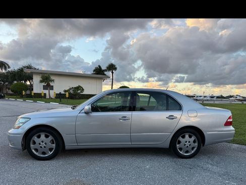 Used 2004 Lexus LS 430 image 4