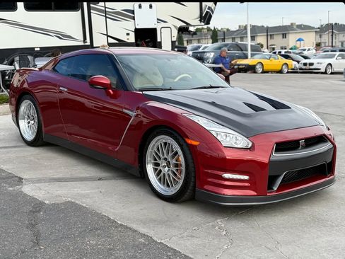 Used 2016 Nissan GT-R Premium image 15