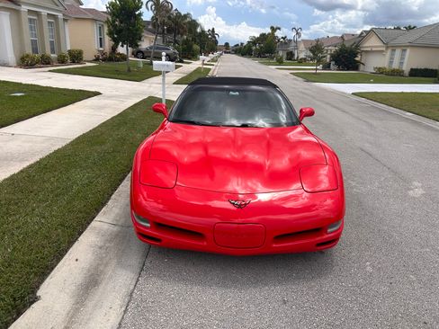 Used 1999 Chevrolet Corvette Convertible w/ Performance Handling Pkg RWD image 2