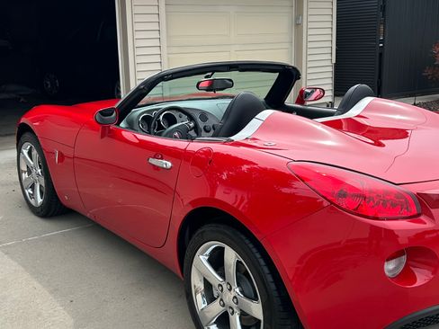 Used 2008 Pontiac Solstice Convertible w/ Premium Package RWD image 11