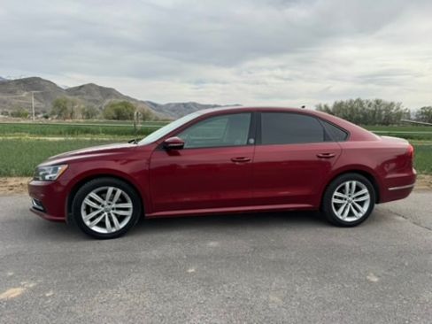 Used 2019 Volkswagen Passat 2.0T Wolfsburg w/ Wheels & Sunroof Package FWD image 4