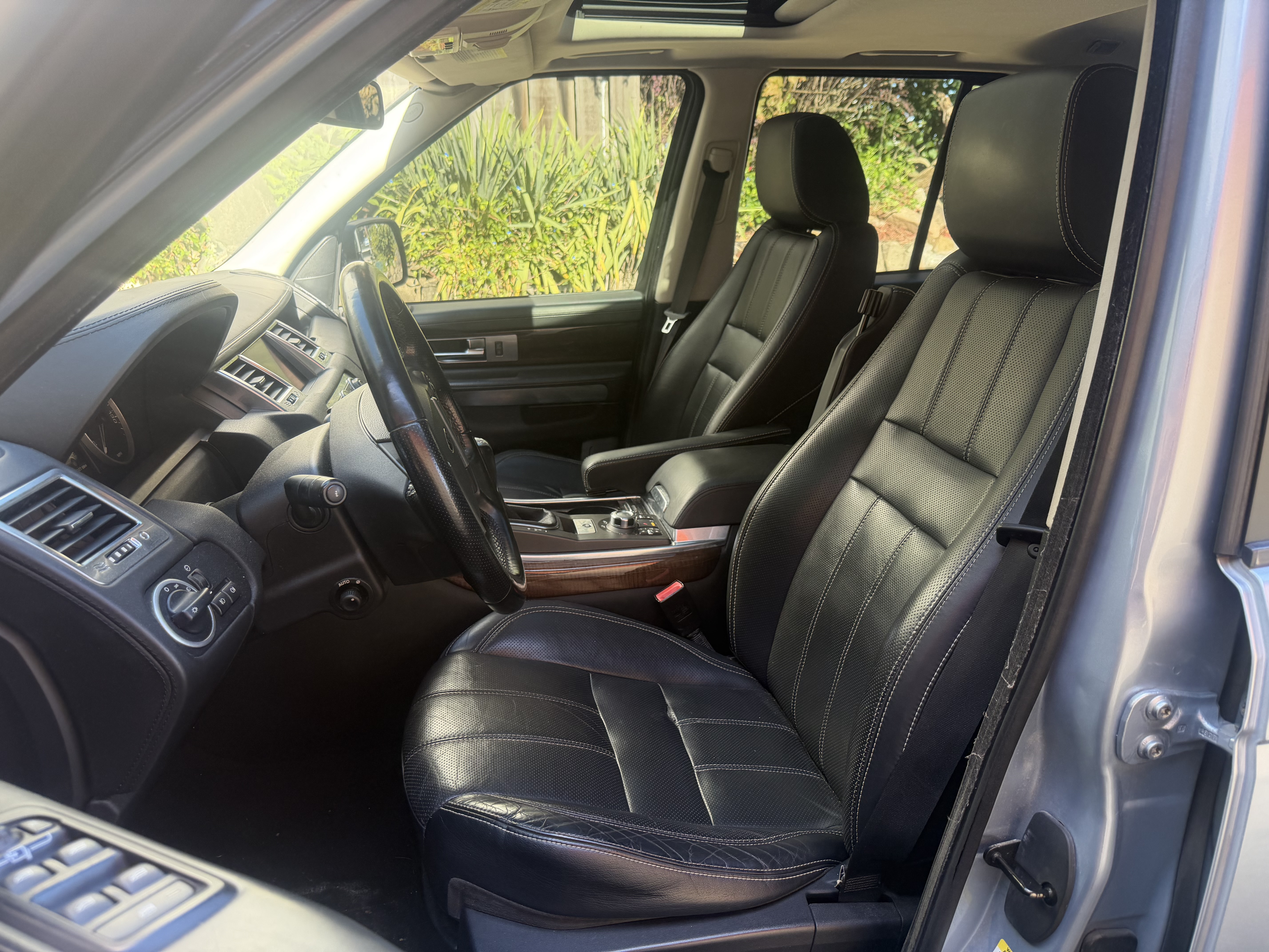 Used 2011 Land Rover Range Rover Sport HSE LUX AWD/4WD image 7