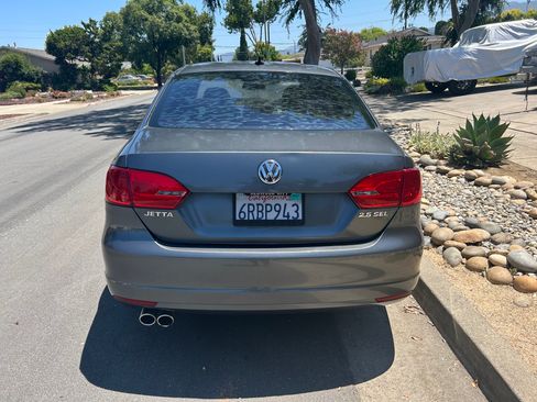 Used 2011 Volkswagen Jetta SEL FWD image 6
