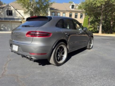 Used 2015 Porsche Macan Turbo image 9