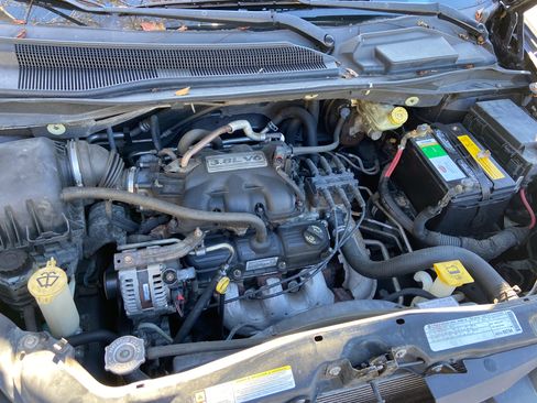 Used 2009 Chrysler Town & Country Touring image 22